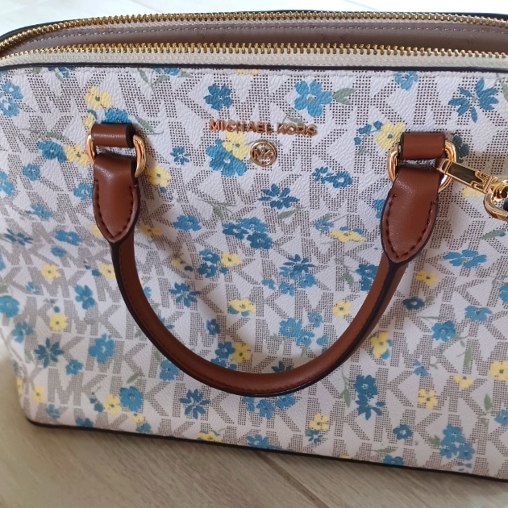 MICHAEL KORS Cindy LG Dome Logo floral Leather Satchel